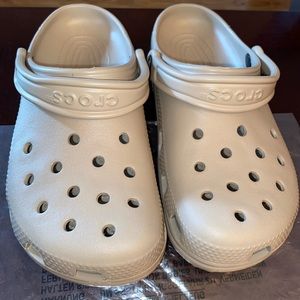 Women’s Classic Croc Shoe Size 8
